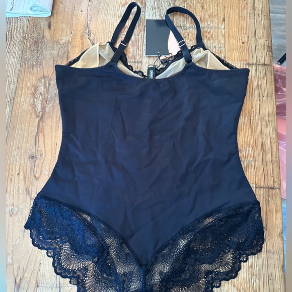 BNWT Pinsey Shapewear Bodysuit - size medium - black lace - Picture 4 of 9